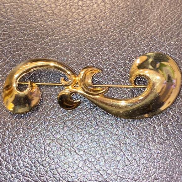 Givenchy Pin - Picture 8 of 8